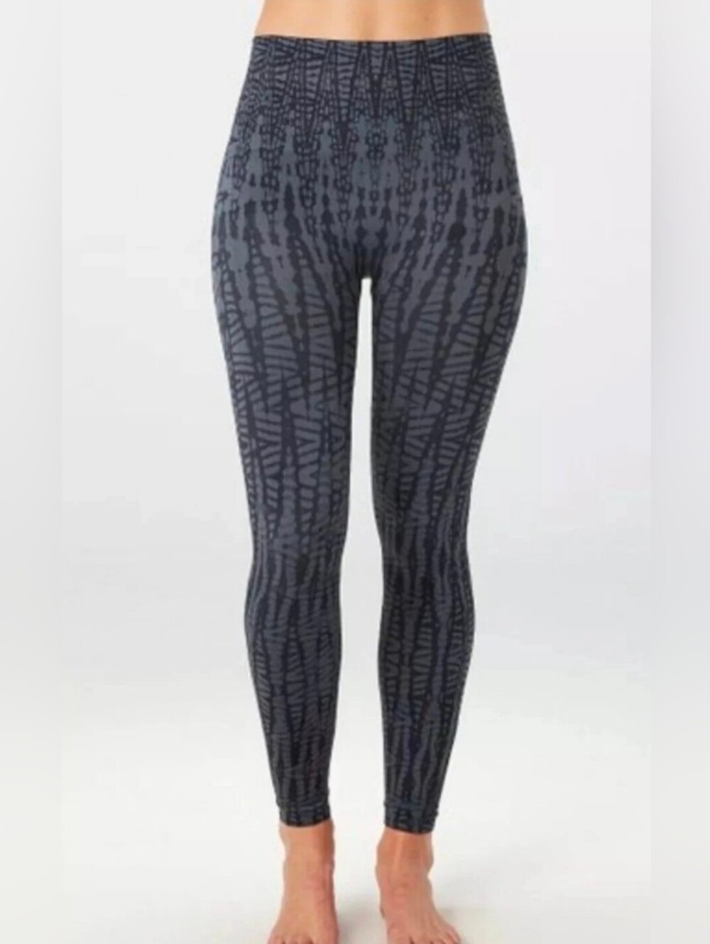 NWT Spanx Look At Me Now Seamless Leggings Indigo Geo Size M